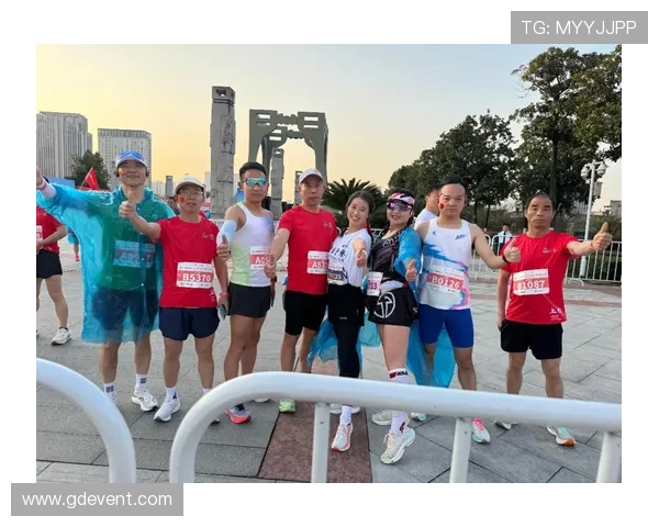 田径盛会点燃津城激情奔腾2025天津马拉松盛大鸣枪迎盛况起跑