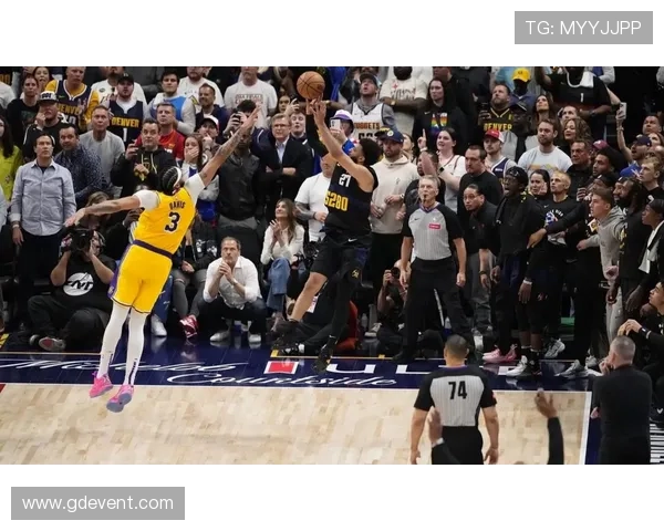 里夫斯28加16压哨抛投绝杀湖人惊险力克森林狼上演逆转大战巅峰