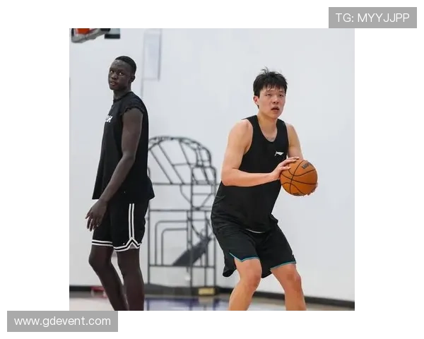 李春江谈杨瀚森承受压力的挑战强调篮板和外线防守的重要性